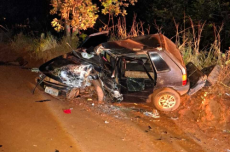  Três crianças ficam feridas após batida entre dois carros em estrada rural 