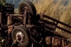  Motorista morre em capotamento de carreta na BR-369 