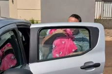  Polícia considera mãe inocente e devolve bebê sequestrada à família 