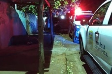  Jovem tenta fugir de dupla em moto, invade casa e é executado a tiros em MS 