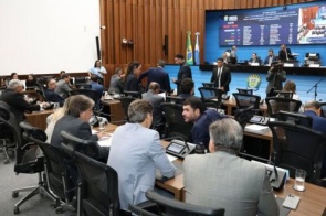 Assembleia vota em 1ª discussão  projeto que reajusta salário dos servidores públicos