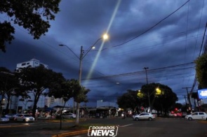 Previsão de ventos de até 100km/h e chuvas intensas coloca Dourados em alerta