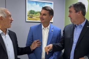 Flávio Bolsonaro participará da abertura e assistirá show na Expogrande