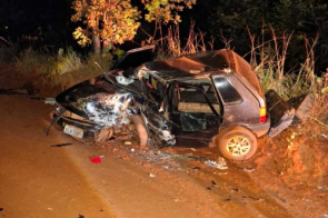 Três crianças ficam feridas após batida entre dois carros em estrada rural