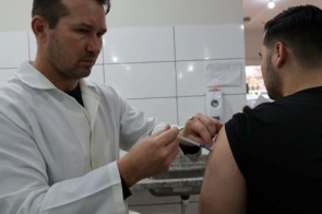 Vacina contra influenza é aberta a toda população a partir desta sexta