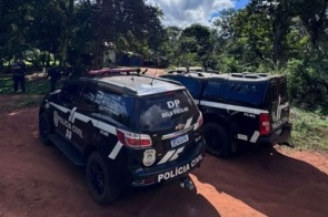 Polícia cumpre mandado de busca e apreensão e apreende arma