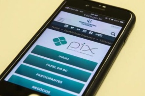 Pix por aproximação passa a mostrar saldo e limite antes do pagamento