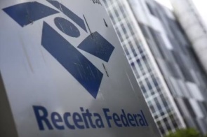 Leilão da Receita tem iPhone 13 por R$ 480 e Jetta por R$ 13,2 mil