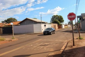 Excesso de &amp;quot;Pare&amp;quot; confunde motoristas e preocupa moradores