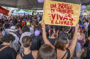 Órfãos de vítimas de feminicídio terão direito a pensão do INSS