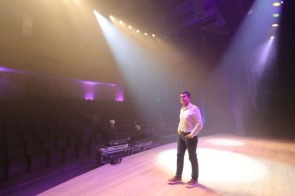 Marçal vistoria obras e afirma que Dourados terá o mais moderno teatro do Estado