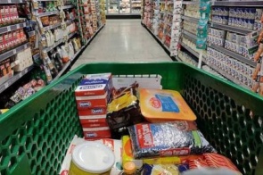 Alimentos sobem mais que inflação e pesam no bolso das famílias mais pobres, aponta Dieese