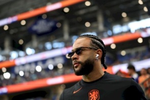 Memphis faz concessões, propõe contrato de três anos e aguarda resposta do Corinthians