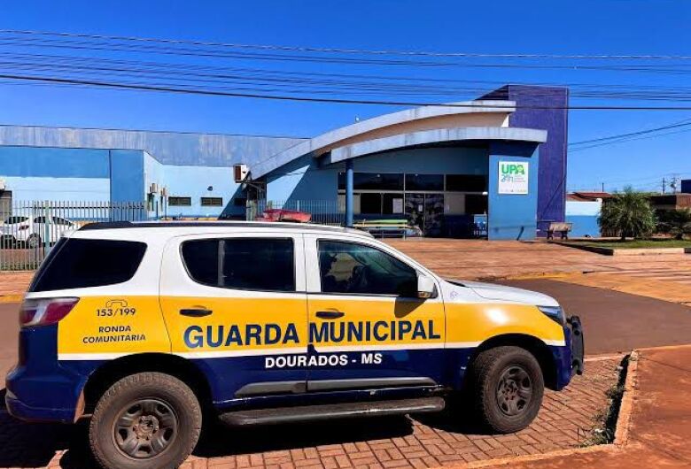 Guardas municipais da Patrulha Maria da Penha conseguiram deter o homem, em surto - Crédito: Divulgação