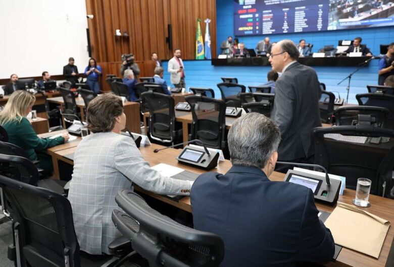 Deputados estaduais analisam e votam os projetos durante a sessão plenária da Assembleia Legislativa - Crédito: Wagner Guimarães/ALMS
