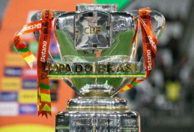 Taça da Copa do Brasil - Crédito: Marcus Angelo/Gazeta Press