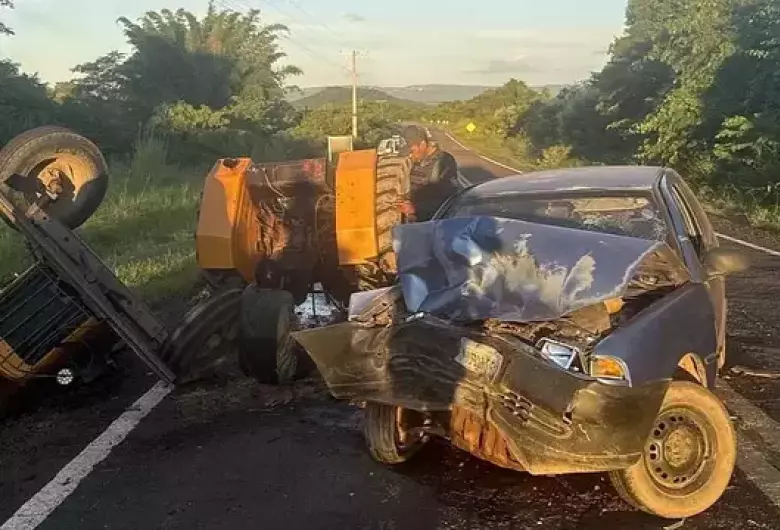 Veículo rural se partiu no pista da MS-080. - Crédito: (Reprodução/Idest)