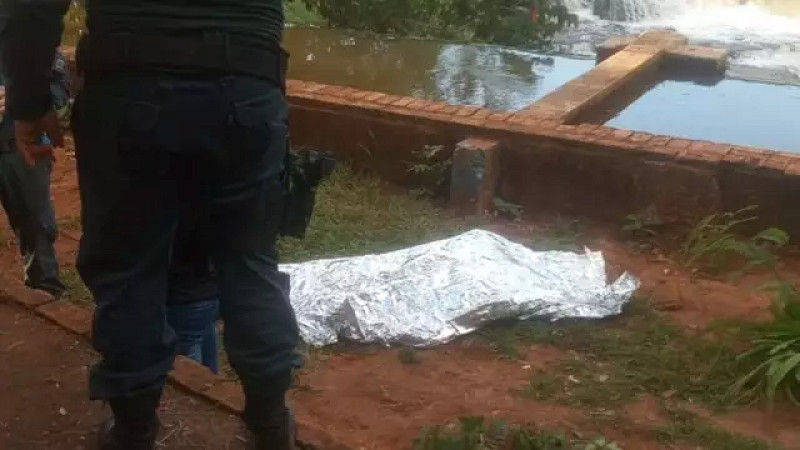 Corpo do adolescente às margens do Rio Aporé (Foto: Cassilândia Urgente)