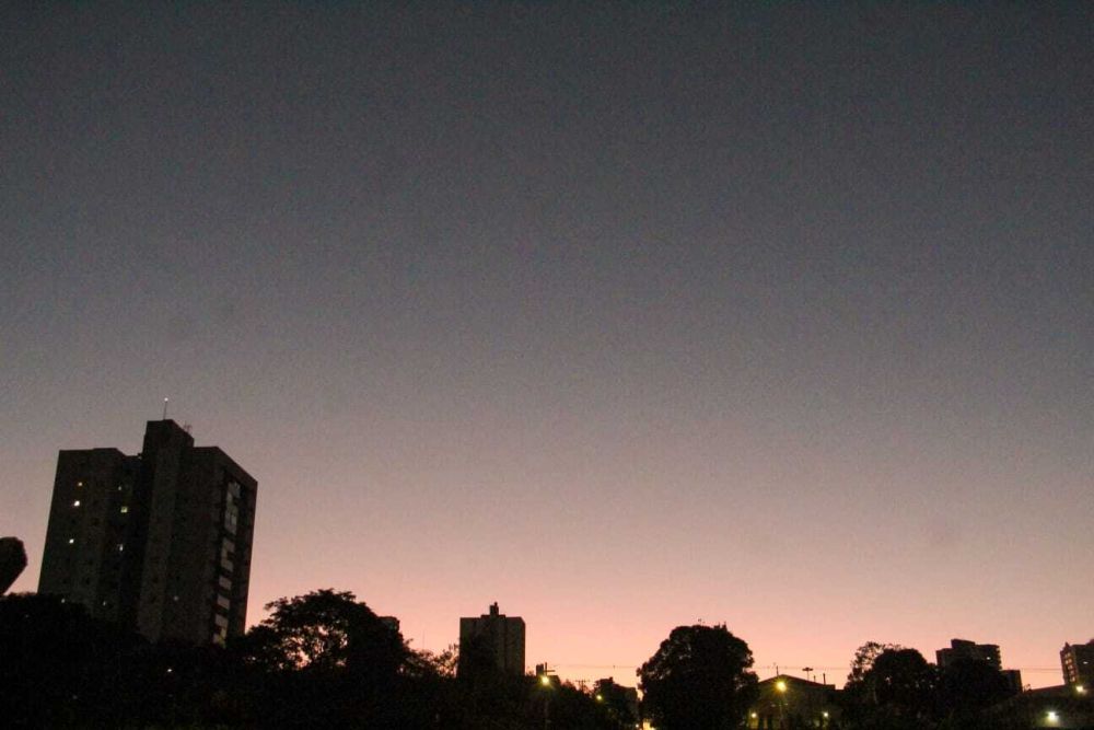 Capital tem céu claro, mas manhã gelada (Foto: Juliano Almeida)