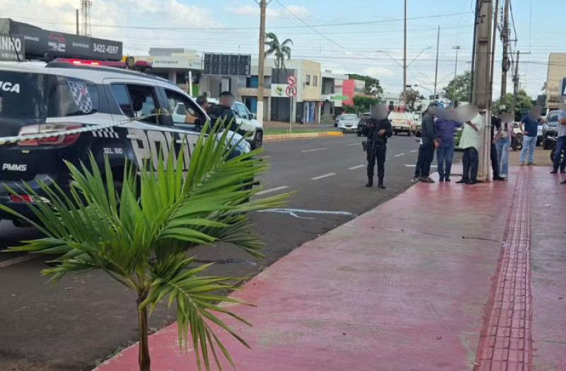 Crime aconteceu em garagem de veículos de Dourados — Foto: Aldemir Romero/TV Morena