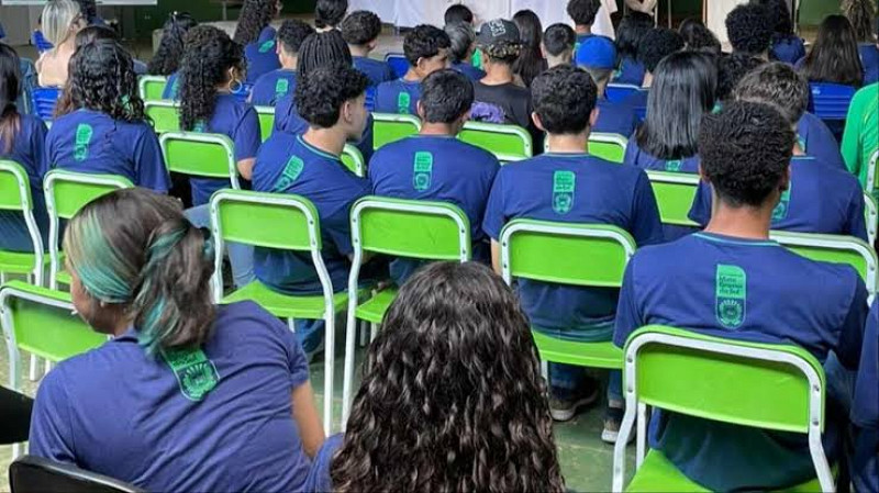 estudantes em escola estadual em MS - Foto: SED